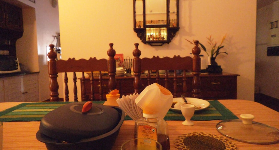 https://imgcld.yatra.com/ytimages/image/upload/t_hotel_yatra_details_desktop/v1439968417/Domestic Hotels/Hotels_Thiruvananthapuram/Graceful Homestay/DINNING-TABLE.jpg